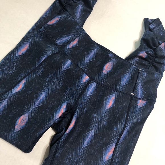 CALIA Essential Printed Tight Fit Capri 1260 - Picture 3 of 6